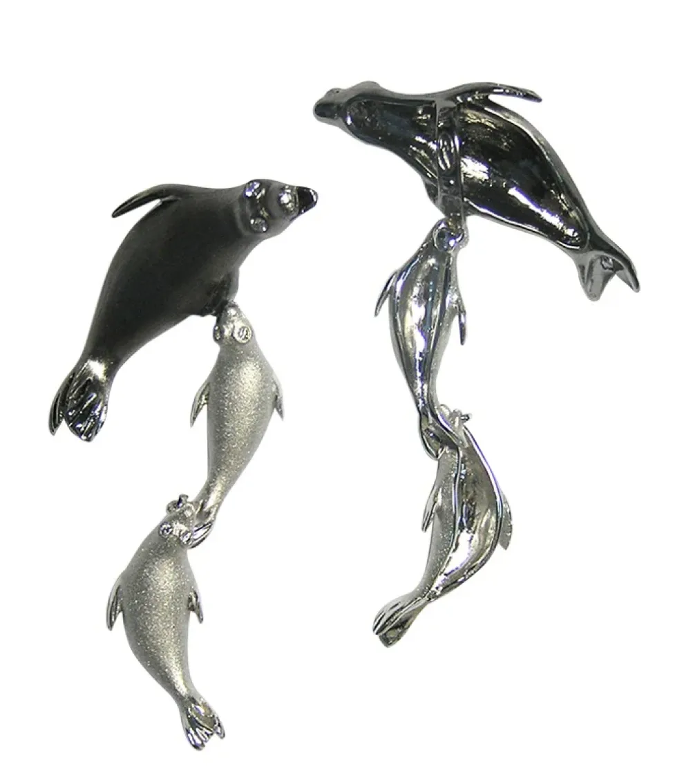 14K White Gold Mother And Babies Seal Pendant With 6 Diamonds In Black Rhodium